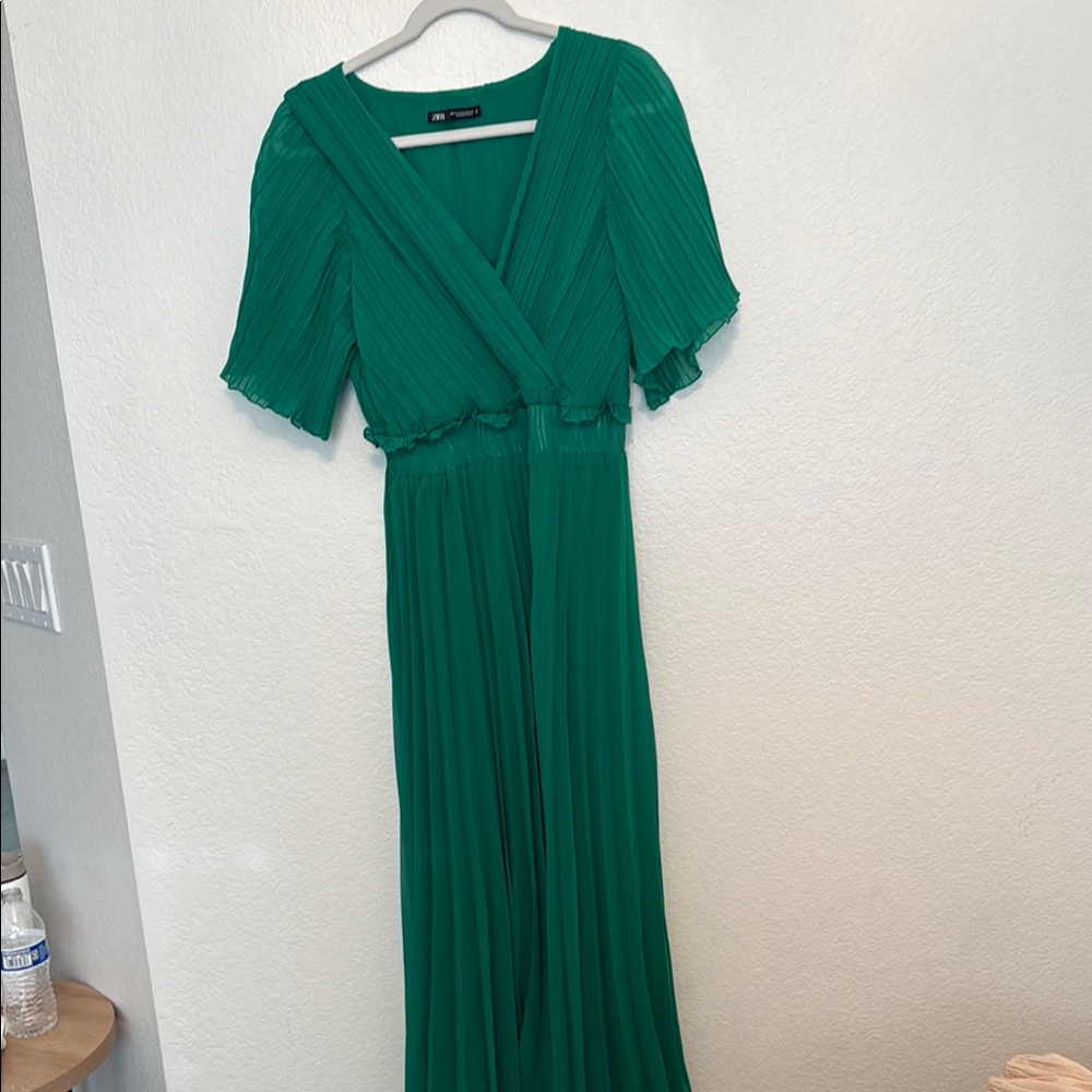Elegant Green Pleated Dress